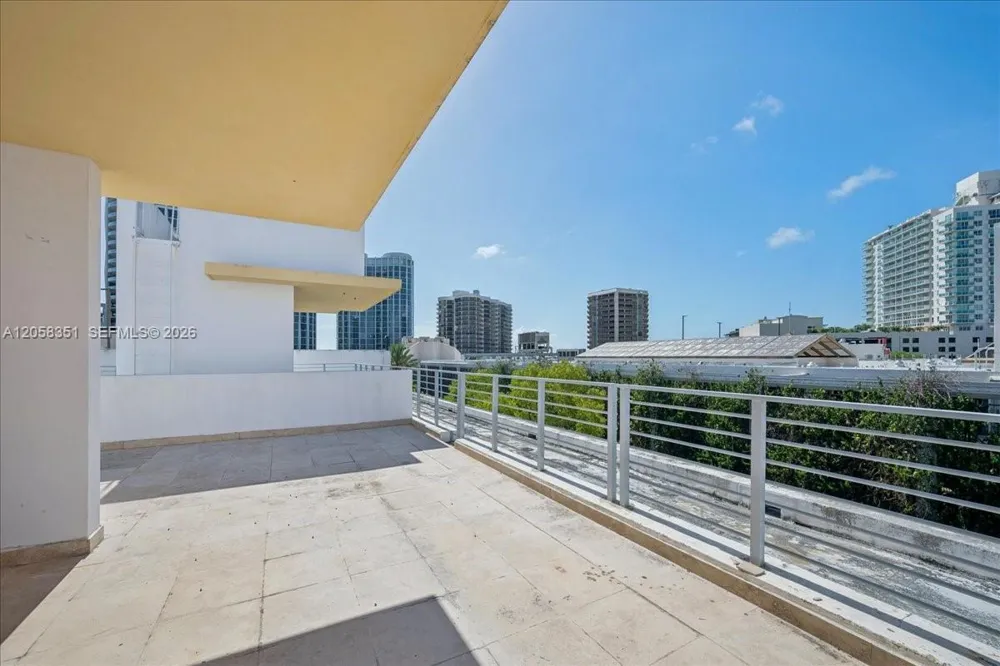 3339 Virginia St #PH-3 Miami, FL 33133
