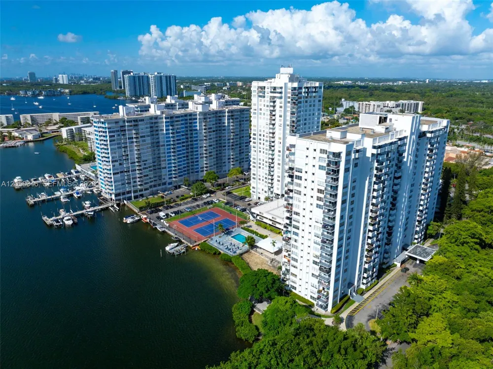 2780 NE 183rd St #1216 Aventura, FL 33160