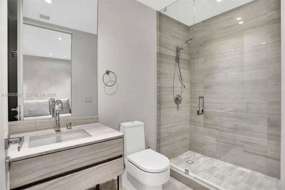 18975 COLLINS AVE #2001 Sunny Isles Beach, FL 33160