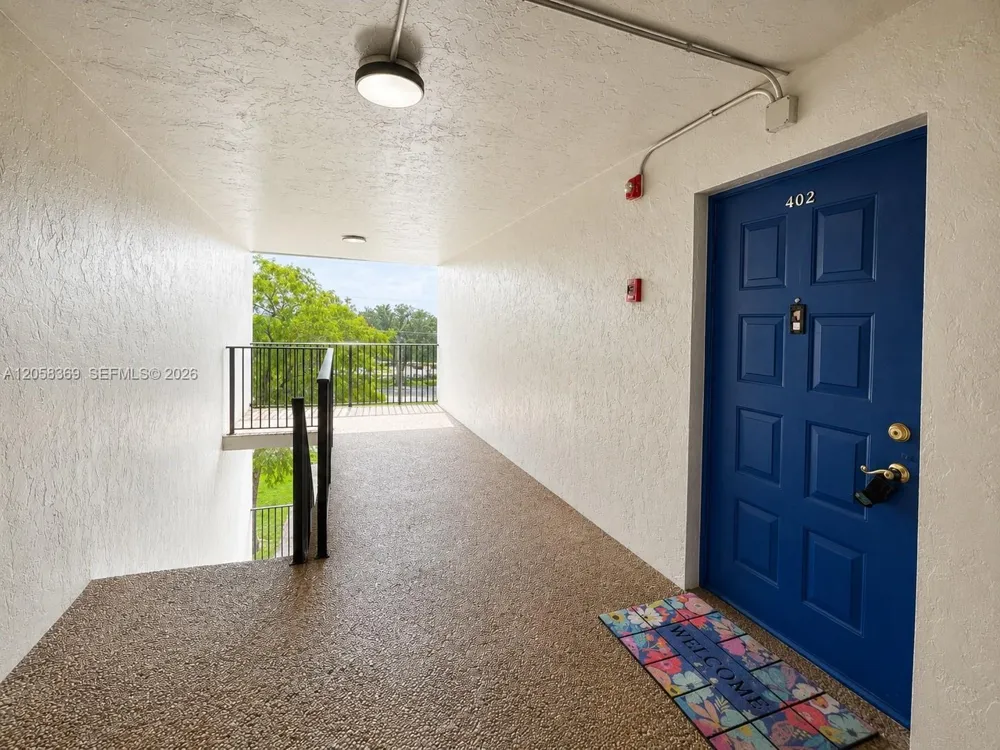 3700 Pine Island Rd #402 Sunrise, FL 33351