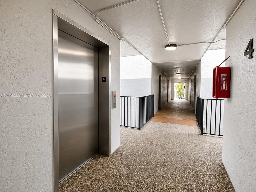 3700 Pine Island Rd #402 Sunrise, FL 33351