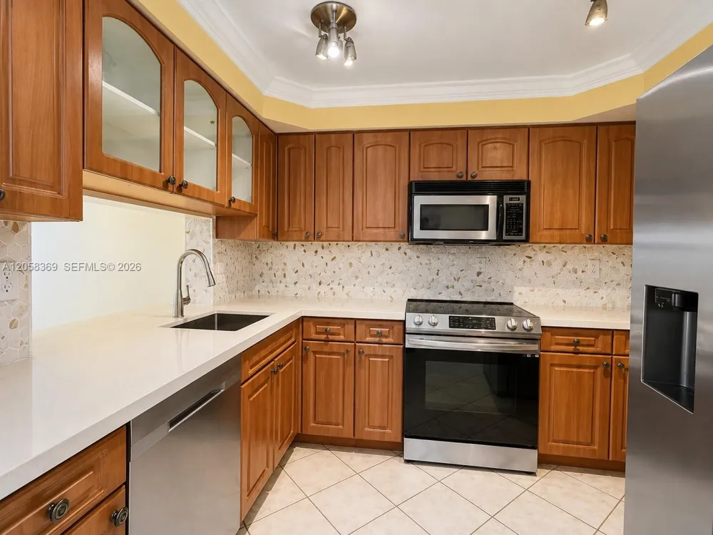 3700 Pine Island Rd #402 Sunrise, FL 33351