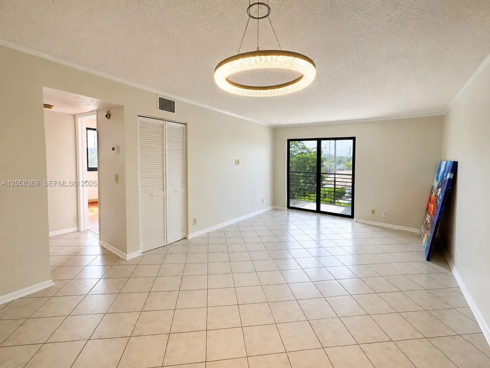 3700 Pine Island Rd #402 Sunrise, FL 33351