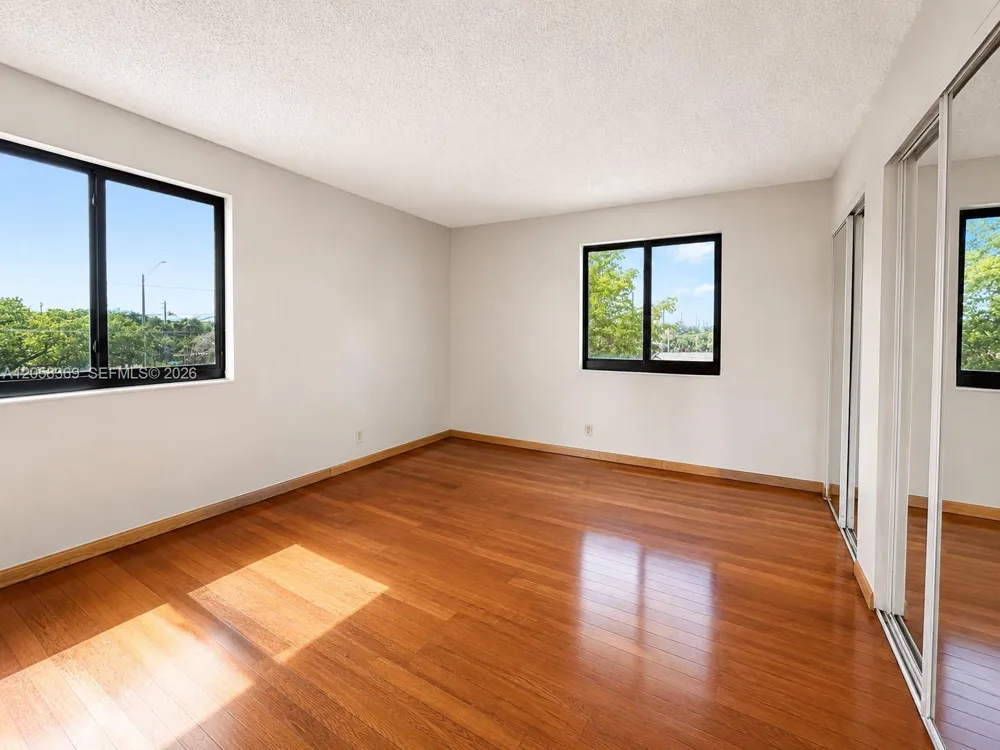 3700 Pine Island Rd #402 Sunrise, FL 33351