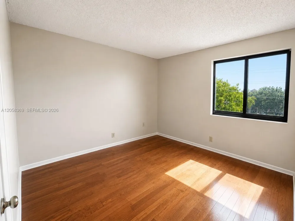 3700 Pine Island Rd #402 Sunrise, FL 33351
