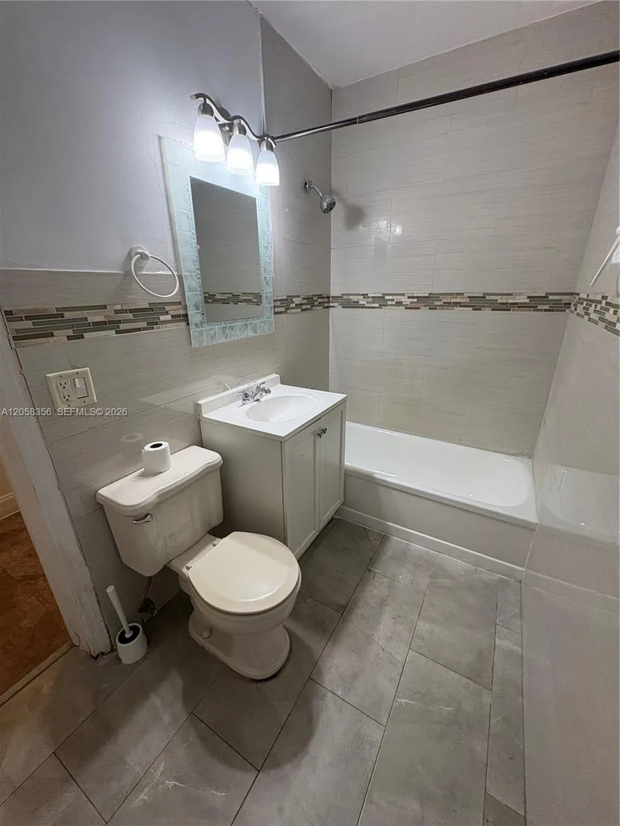 410 Pinecrest Dr #2 Miami Springs, FL 33166
