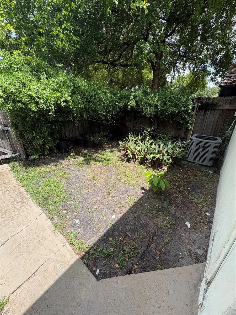 410 Pinecrest Dr #2 Miami Springs, FL 33166