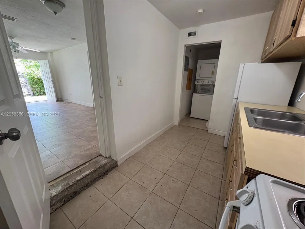 410 Pinecrest Dr #2 Miami Springs, FL 33166