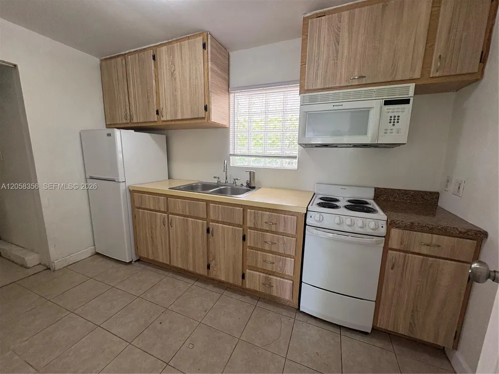410 Pinecrest Dr #2 Miami Springs, FL 33166