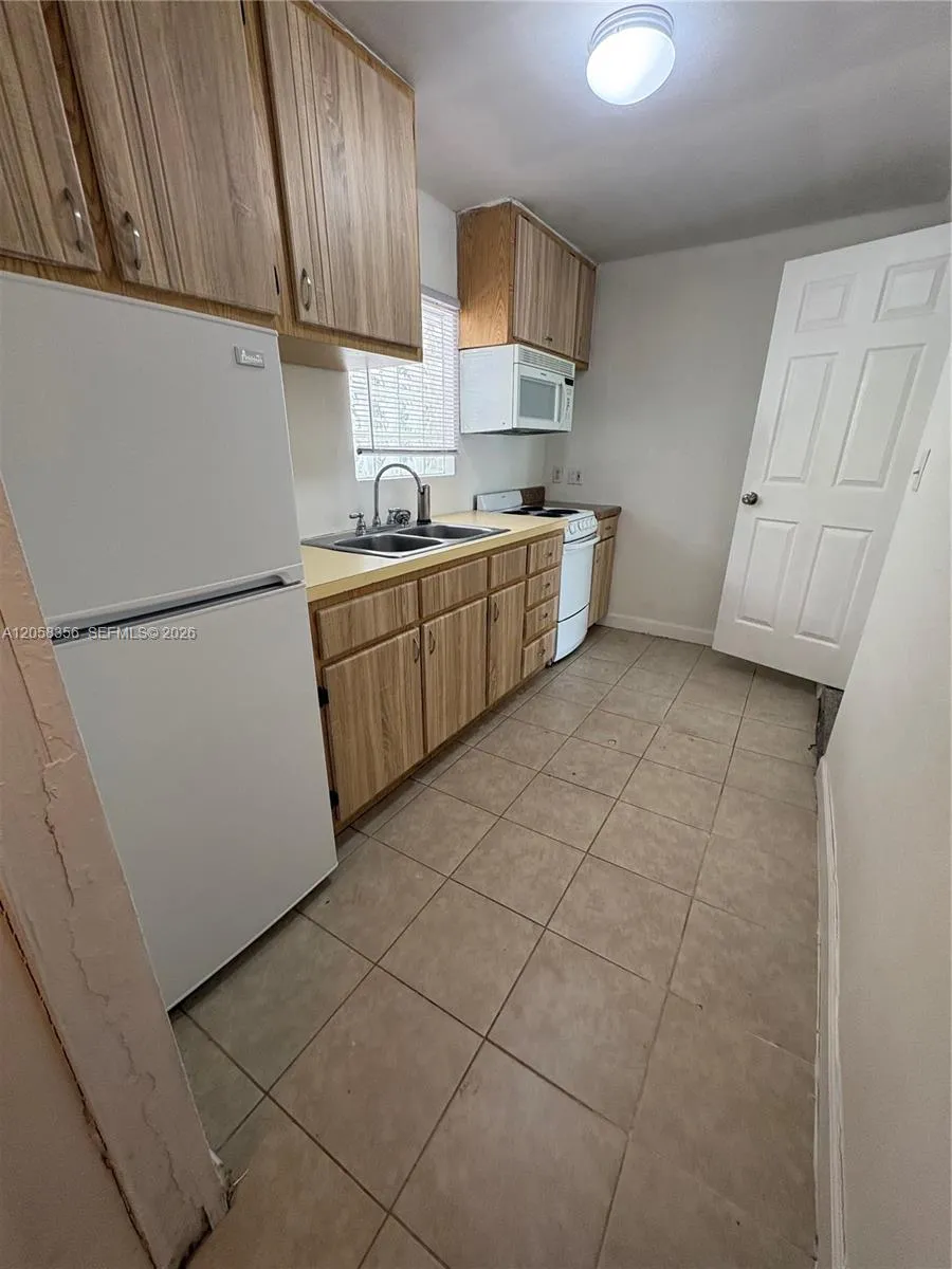 410 Pinecrest Dr #2 Miami Springs, FL 33166