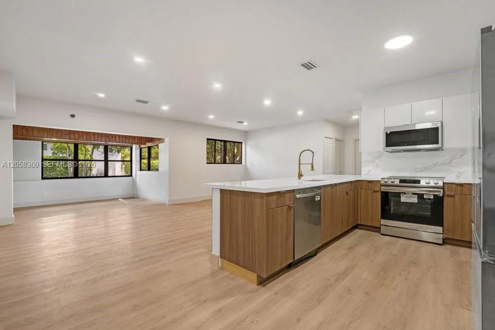 450 NW 140th St Miami, FL 33168