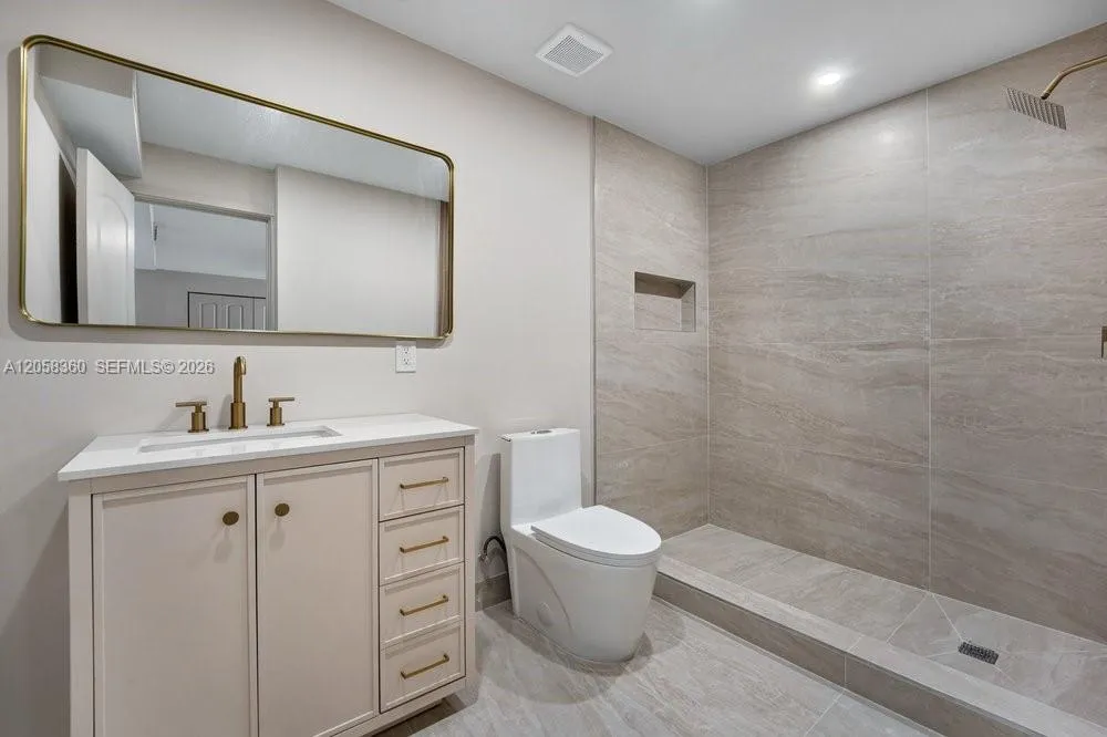 450 NW 140th St Miami, FL 33168