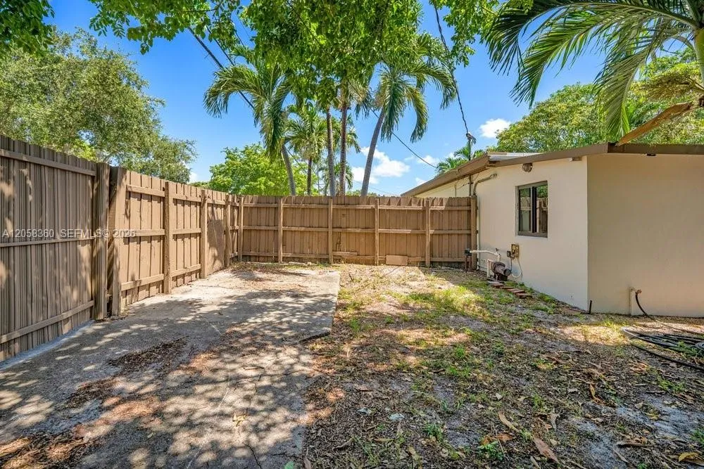 450 NW 140th St Miami, FL 33168