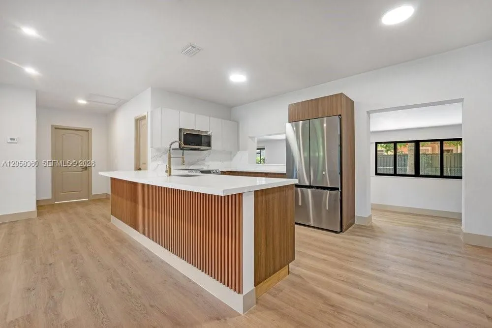 450 NW 140th St Miami, FL 33168