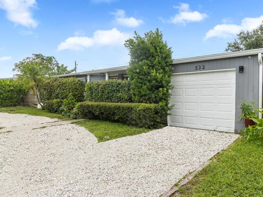 532 Foresteria Drive West Palm Beach, FL 33403