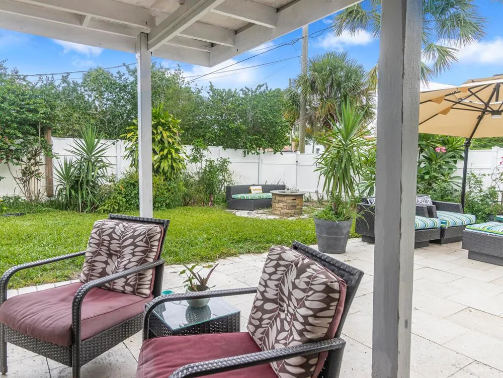 532 Foresteria Drive West Palm Beach, FL 33403