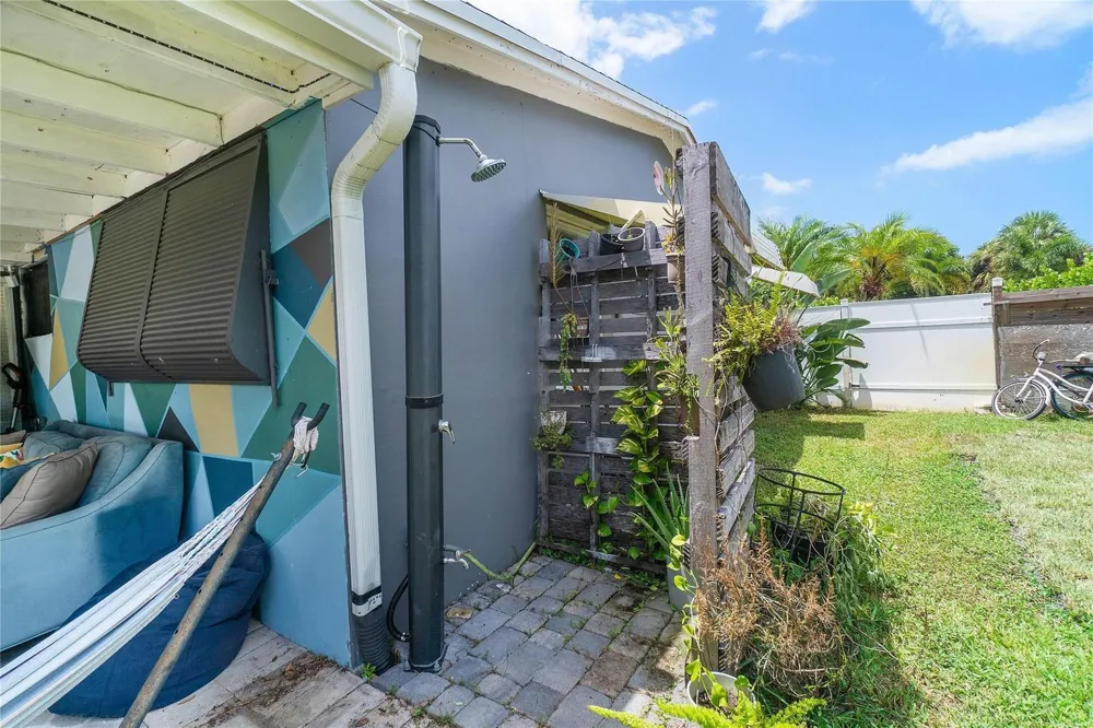 532 Foresteria Drive West Palm Beach, FL 33403