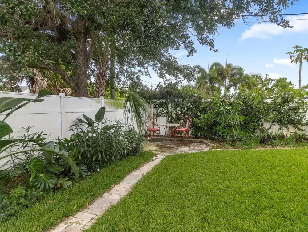 532 Foresteria Drive West Palm Beach, FL 33403