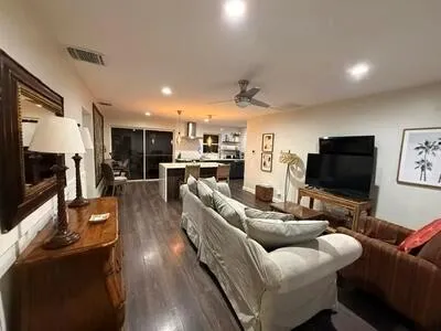 532 Foresteria Drive West Palm Beach, FL 33403