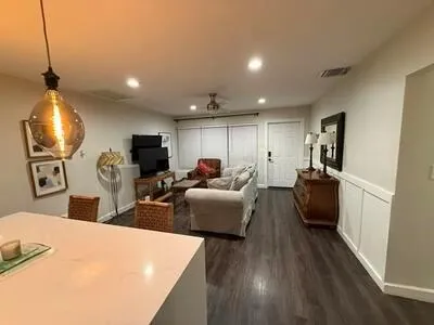 532 Foresteria Drive West Palm Beach, FL 33403