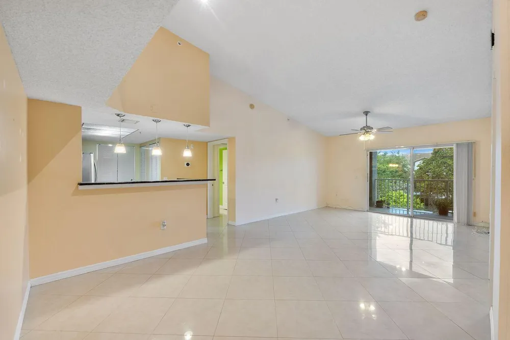5011 Wiles Road #303 Coconut Creek, FL 33073
