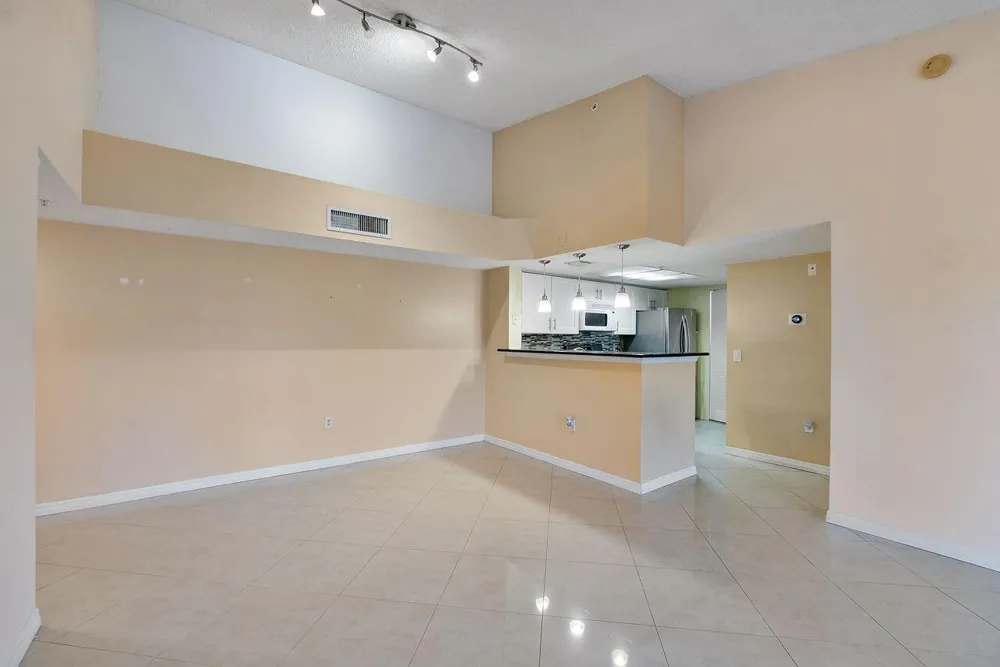 5011 Wiles Road #303 Coconut Creek, FL 33073