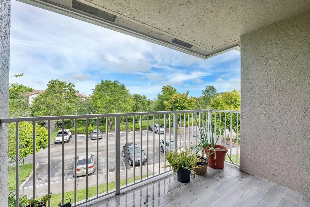 5011 Wiles Road #303 Coconut Creek, FL 33073