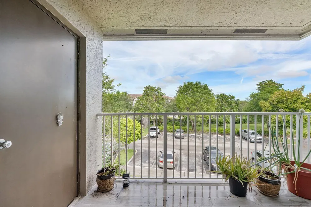 5011 Wiles Road #303 Coconut Creek, FL 33073