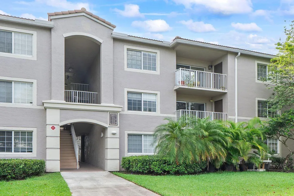 5011 Wiles Road #303 Coconut Creek, FL 33073