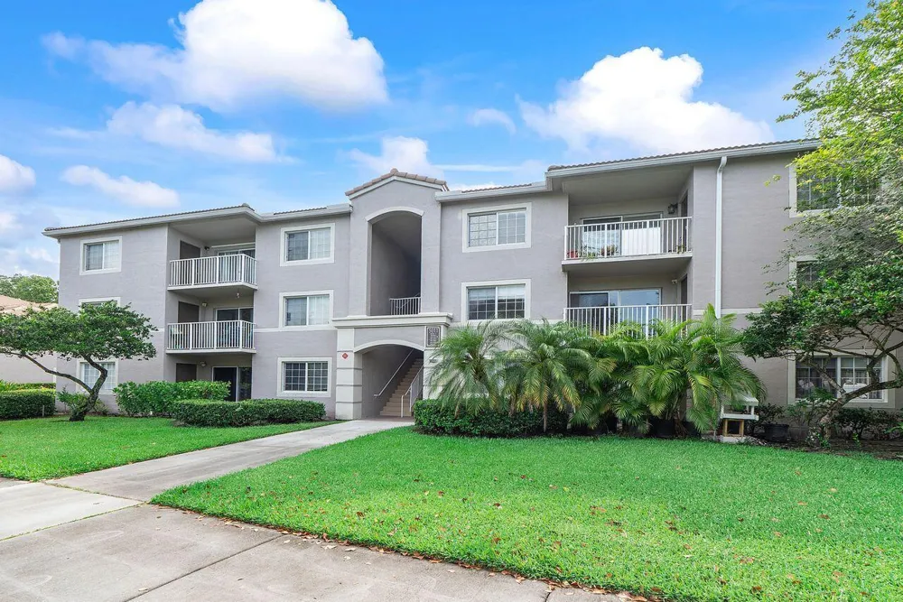 5011 Wiles Road #303 Coconut Creek, FL 33073