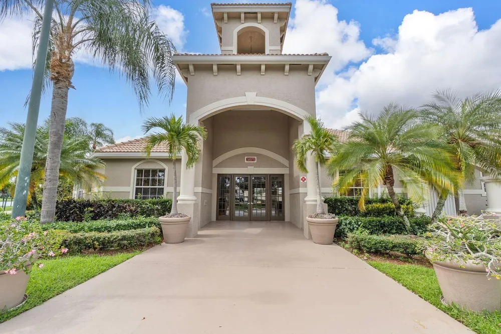 5011 Wiles Road #303 Coconut Creek, FL 33073