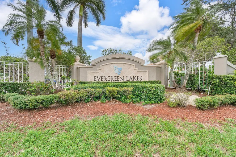 5011 Wiles Road #303 Coconut Creek, FL 33073