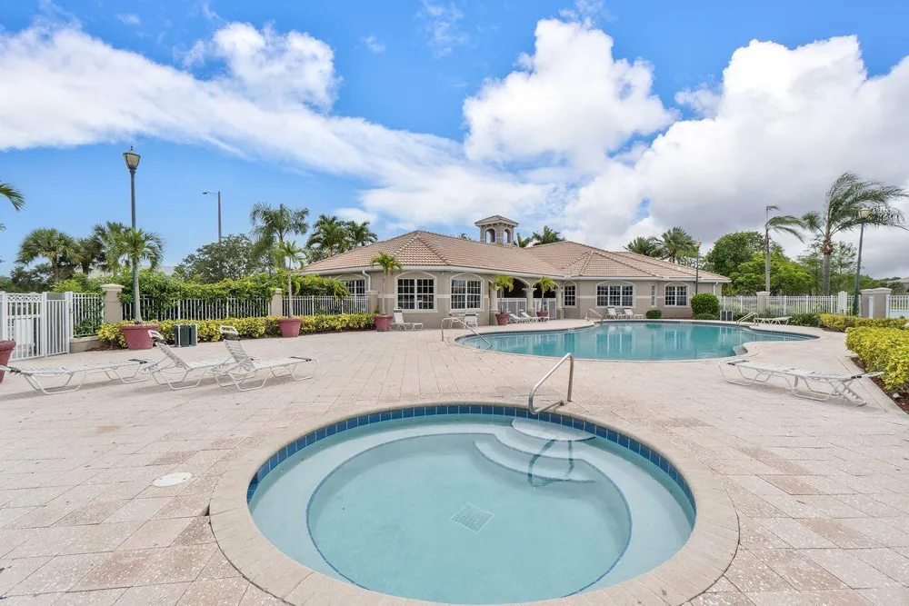5011 Wiles Road #303 Coconut Creek, FL 33073
