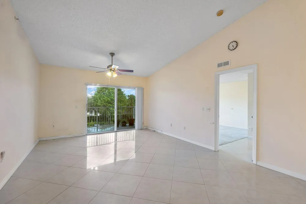 5011 Wiles Road #303 Coconut Creek, FL 33073