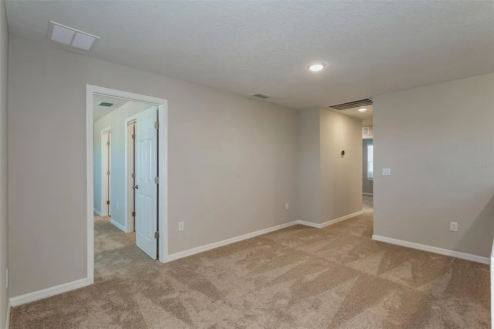 9092 BELLEVIEW FOREST PASS Dade City, FL 33525