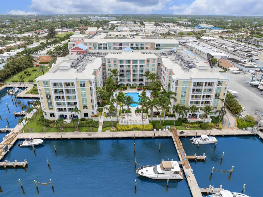 806 E Windward Way #213 Lantana, FL 33462