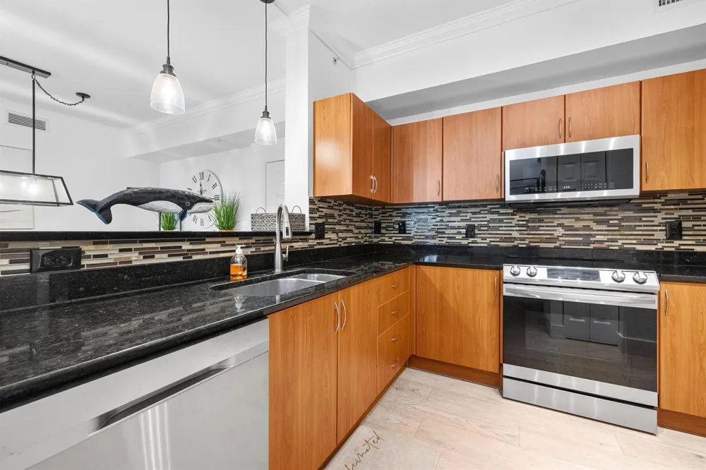 806 E Windward Way #213 Lantana, FL 33462