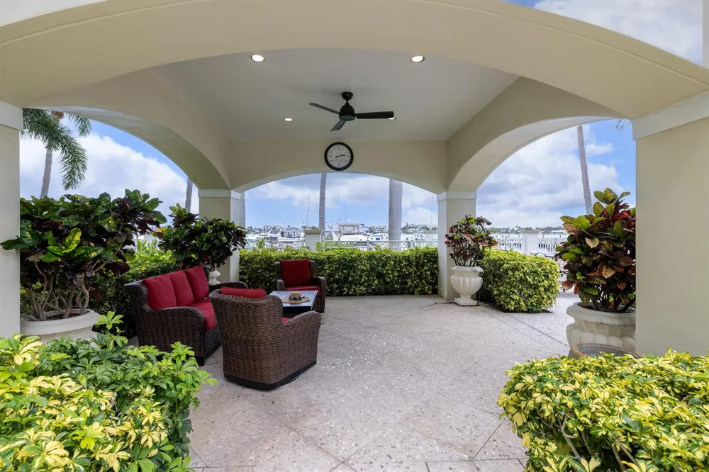 806 E Windward Way #213 Lantana, FL 33462