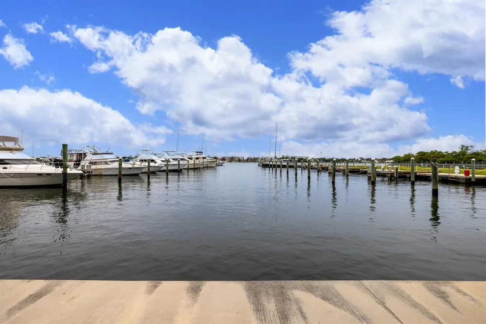 806 E Windward Way #213 Lantana, FL 33462