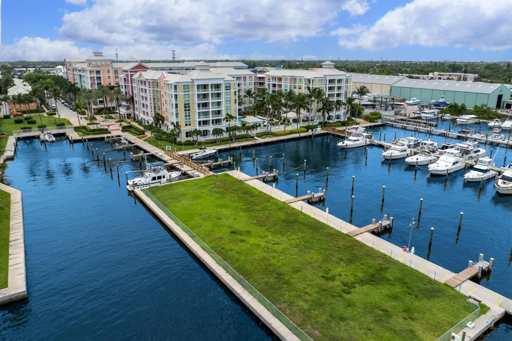 806 E Windward Way #213 Lantana, FL 33462