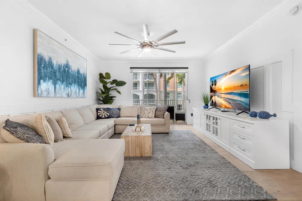806 E Windward Way #213 Lantana, FL 33462