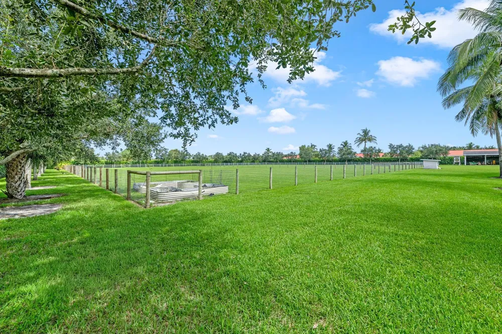 4595 125TH AVENUE S Wellington, FL 33449