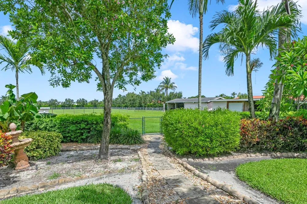 4595 125TH AVENUE S Wellington, FL 33449