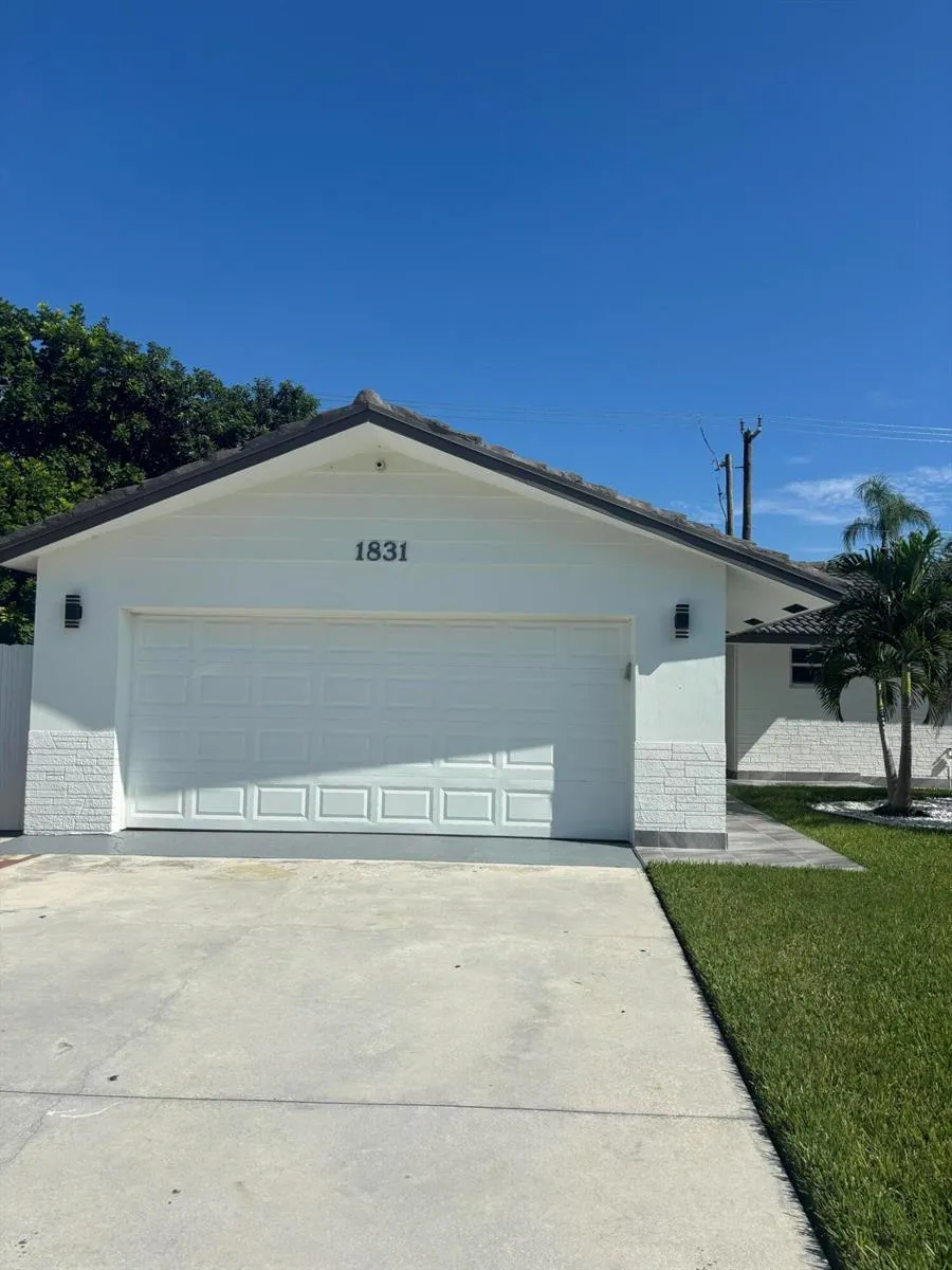 1831 EAST COURT Lake Clarke Shores, FL 33406