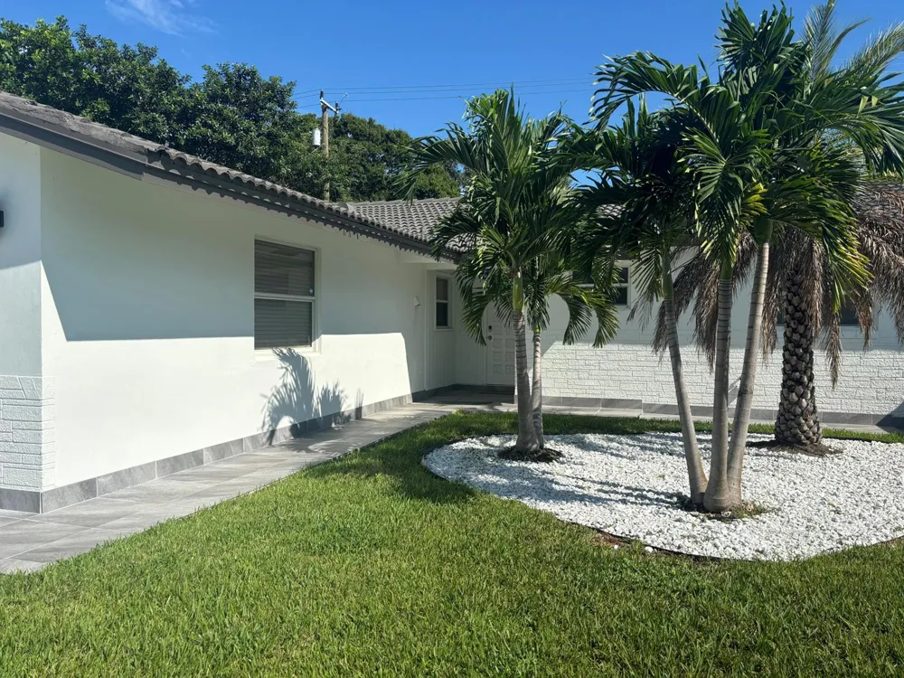 1831 EAST COURT Lake Clarke Shores, FL 33406