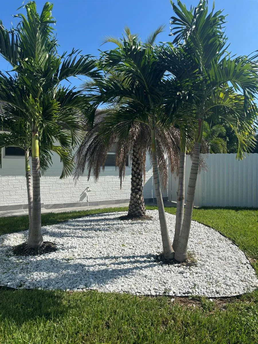 1831 EAST COURT Lake Clarke Shores, FL 33406