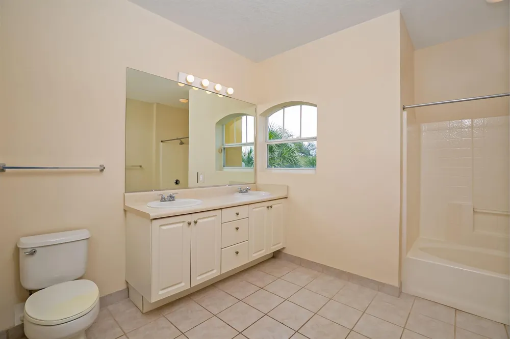 5015 Fairways Circle #305 Vero Beach, FL 32967