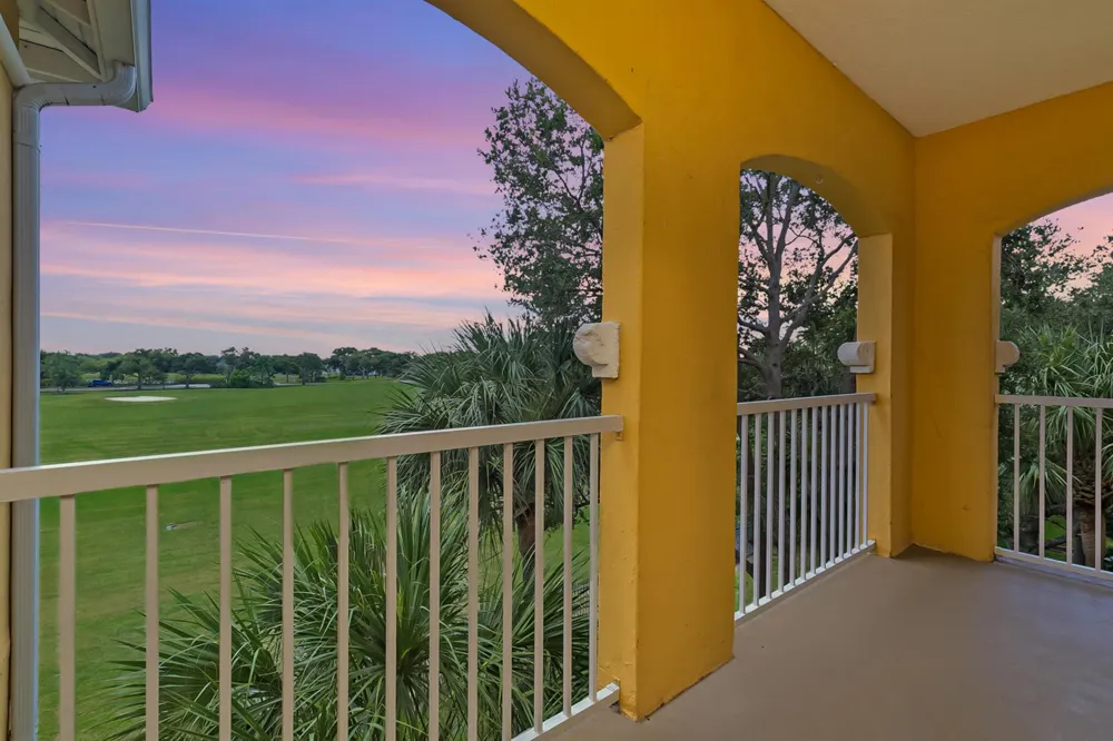 5015 Fairways Circle #305 Vero Beach, FL 32967