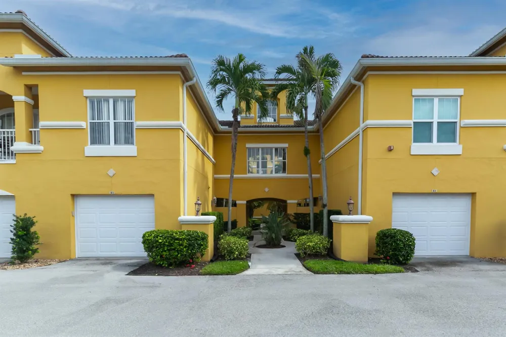 5015 Fairways Circle #305 Vero Beach, FL 32967