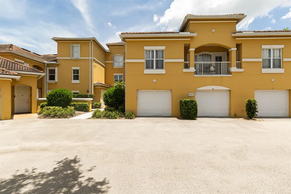 5015 Fairways Circle #305 Vero Beach, FL 32967